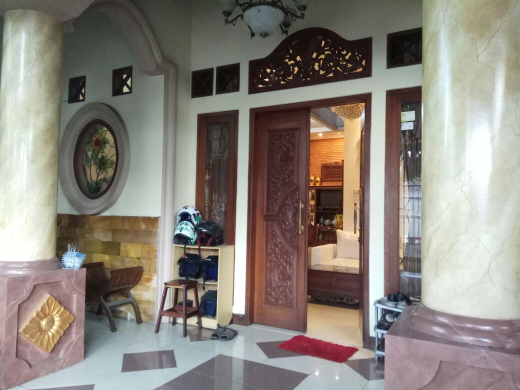 Rumah Second Dua Lantai Di Kampung Gedong Condet Jakarta Timur